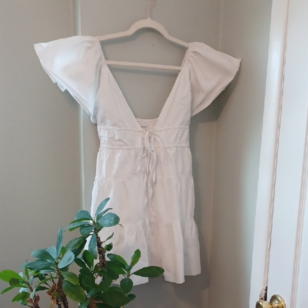 Olivaceous Sz S, Pure White Mini Dress, Deep V, Flutter  Sleeves. Perfect Cond